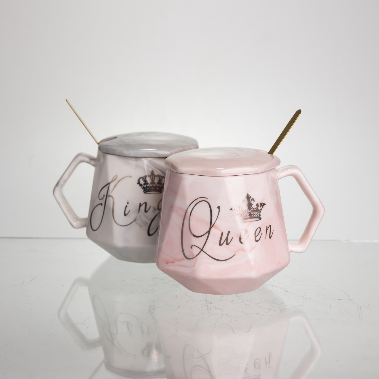 Набір парних порцелянових чашок Queen&King 2 (шт) по 400 (мл) чашки на подарунок із кришкою і ложкою Рожевий з блакитним FM-31