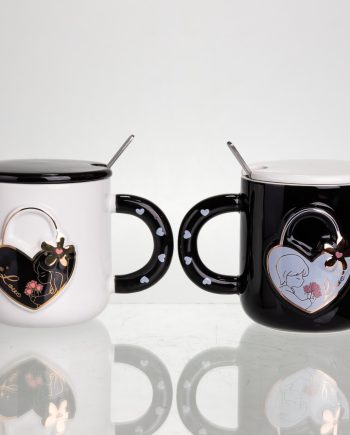 Набір парних порцелянових чашок із серцем 2 (шт) по 400 (мл) чашки на подарунок із кришкою та ложкою Чорний з білим FM-33