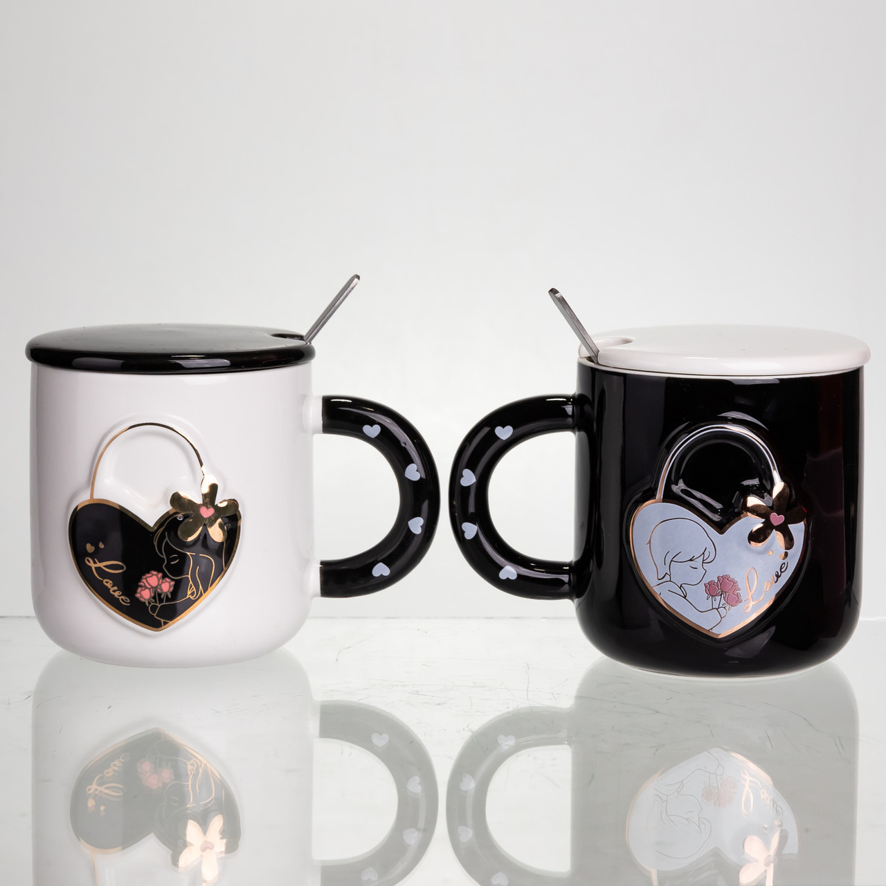 Набір парних порцелянових чашок із серцем 2 (шт) по 400 (мл) чашки на подарунок із кришкою та ложкою Чорний з білим FM-33