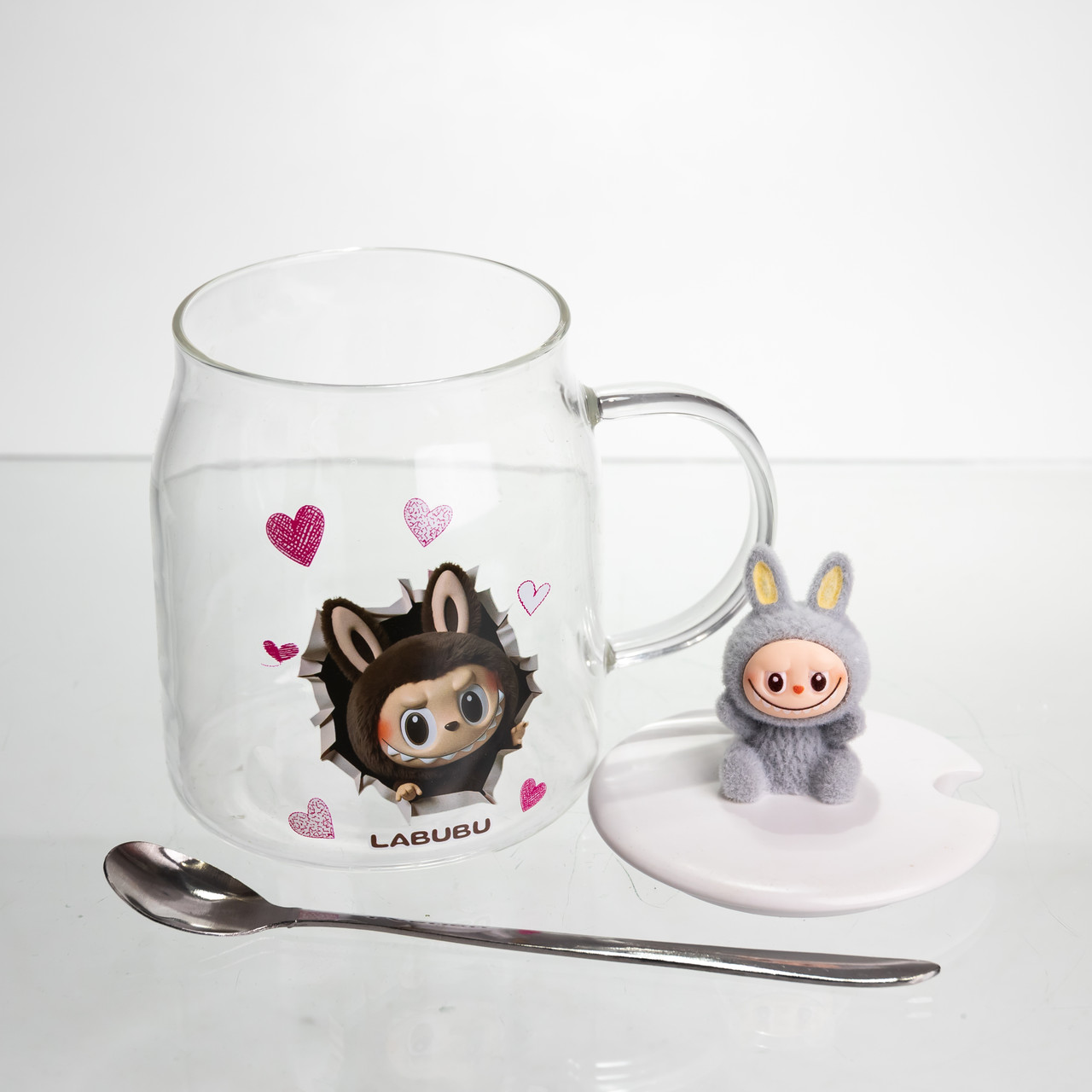 Новорічна велика скляна чашка "Лабубу" з кришкою та ложкою 600 мл, Святкова кружка чашка для дітей на подарунок Сірий FM-56A