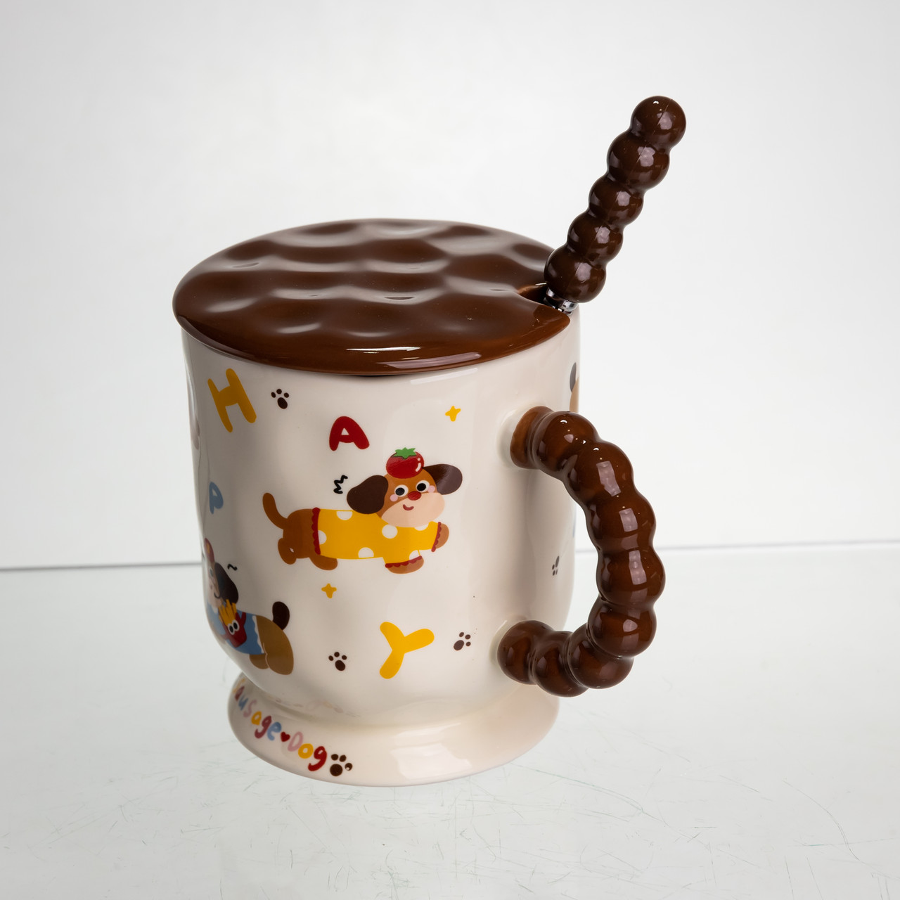 Новорічна порцелянова чашка "Весела Такса" з кришкою та ложкою 400 мл, Святкова кружка чашка для дітей на подарунок FM-17B