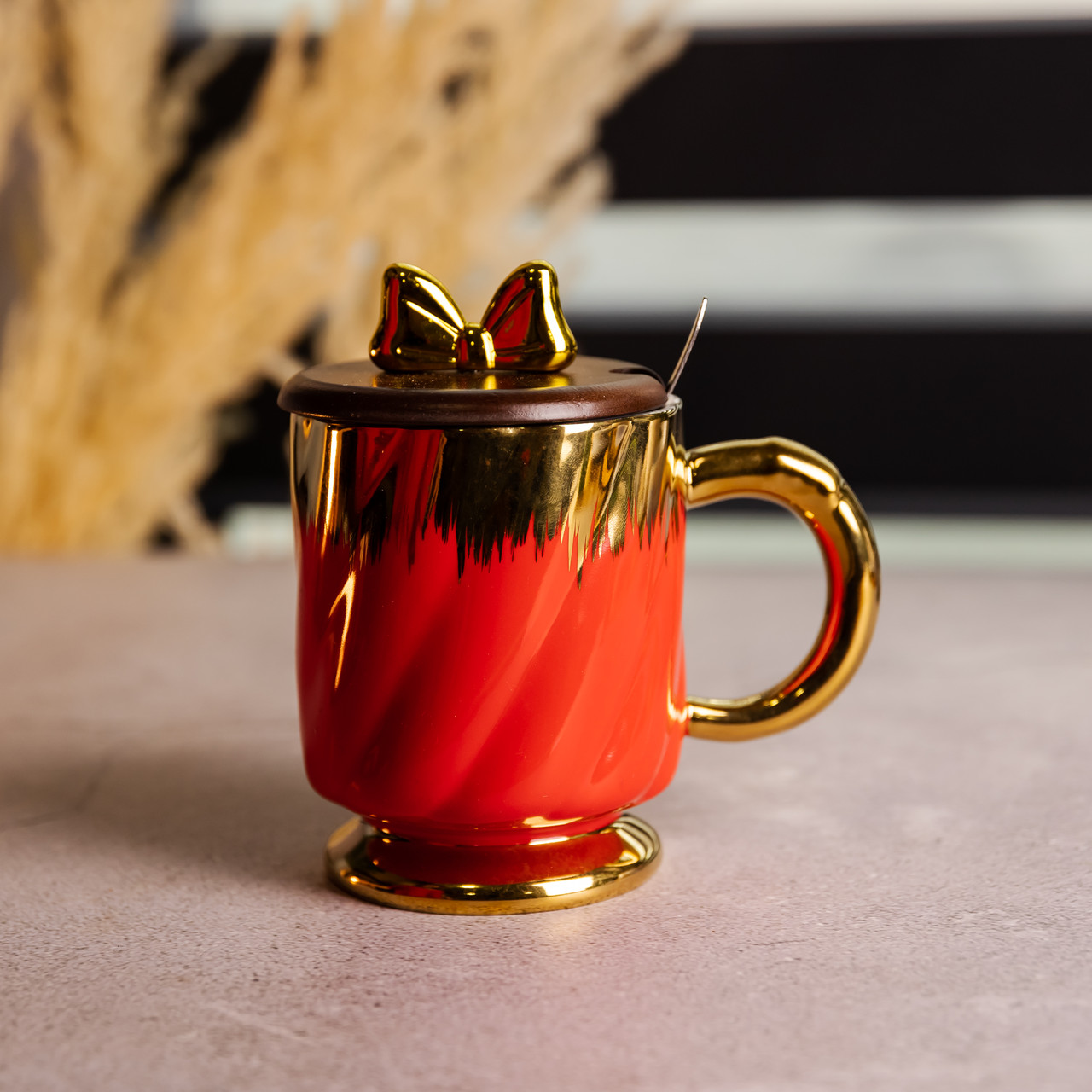 Новорічна порцелянова чашка «Золотий Вихор» 450 мл з кришкою і ложкою Yiwu FM-23C