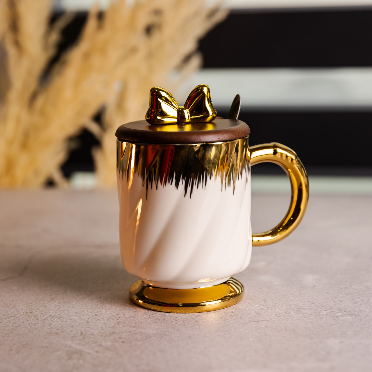 Новорічна порцелянова чашка «Золотий Вихор» 450 мл з кришкою і ложкою Yiwu FM-23D