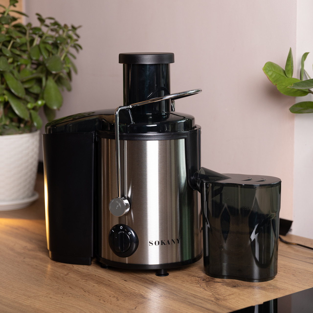 Соковижималка шнекова електрична з чашею Sokany SK-4000 800 Вт Чорна