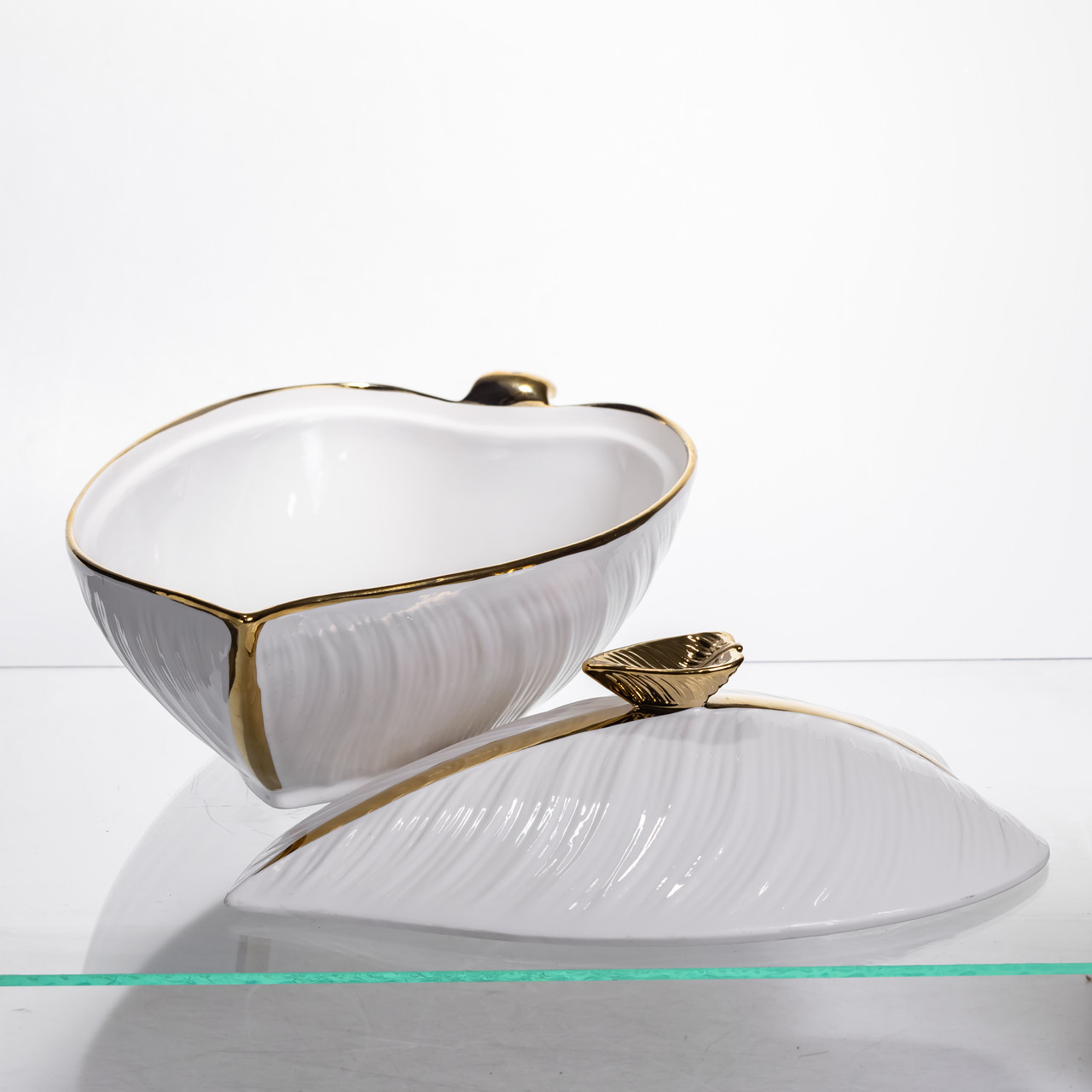 Супниця 800 (мл) порцелянова 32×21×16 (см) з кришкою Біла з золотом XL-4054AG