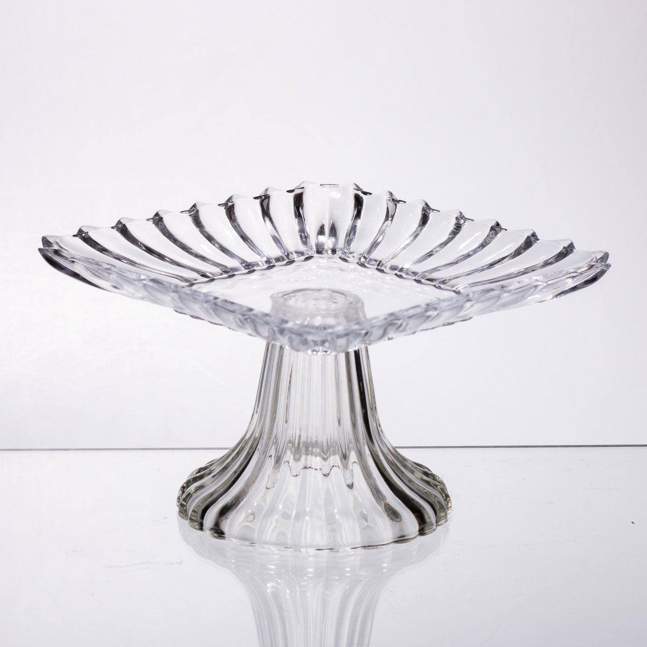 Тортівниця скляна квадратна на ніжці, прозора підставка для торта, десертів, сервірування столу 16×16 см 64486-16