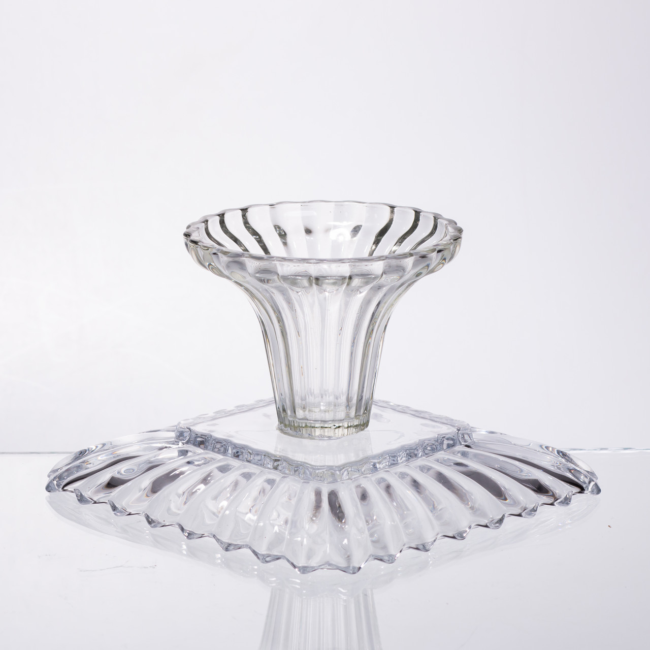 Тортівниця скляна квадратна на ніжці, прозора підставка для торта, десертів, сервірування столу 16×16 см 64486-16