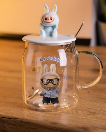 Новорічна велика скляна чашка "Лабубу" з кришкою та ложкою 600 мл, Святкова кружка чашка для дітей на подарунок Блакитний FM-56D