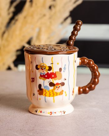 Новорічна порцелянова чашка "Весела Такса" з кришкою та ложкою 400 мл, Святкова кружка чашка для дітей на подарунок FM-17C