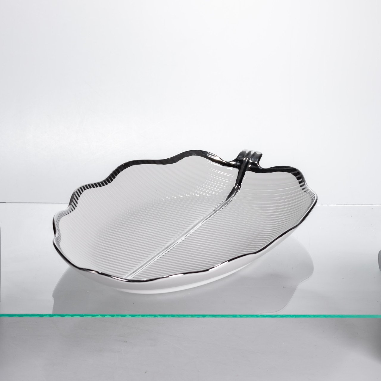 Порцелянова менажниця «Листок» з чорним обідком 2 секції 35,5 см ML6046