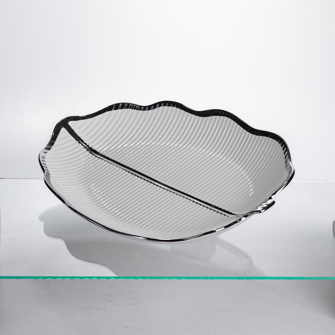 Порцелянова менажниця «Листок» з чорним обідком 2 секції 35,5 см ML6046