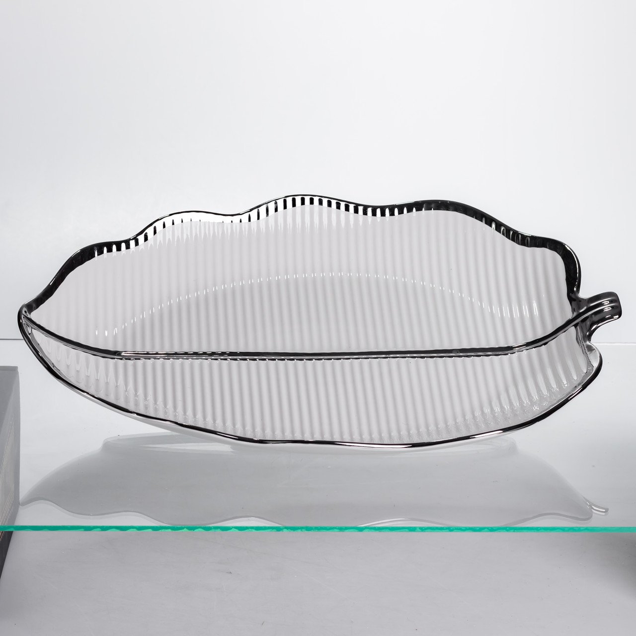 Порцелянова менажниця «Листок» з чорним обідком 2 секції 35,5 см ML6046