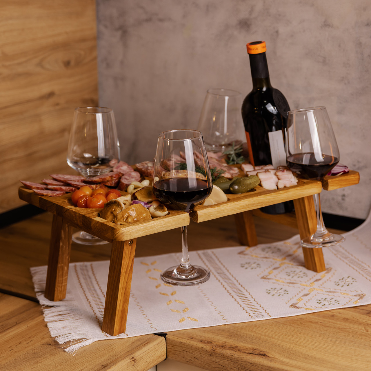 Винний столик-менажниця з дерева 50×30 см прямокутний на ніжках дуб BWS500180