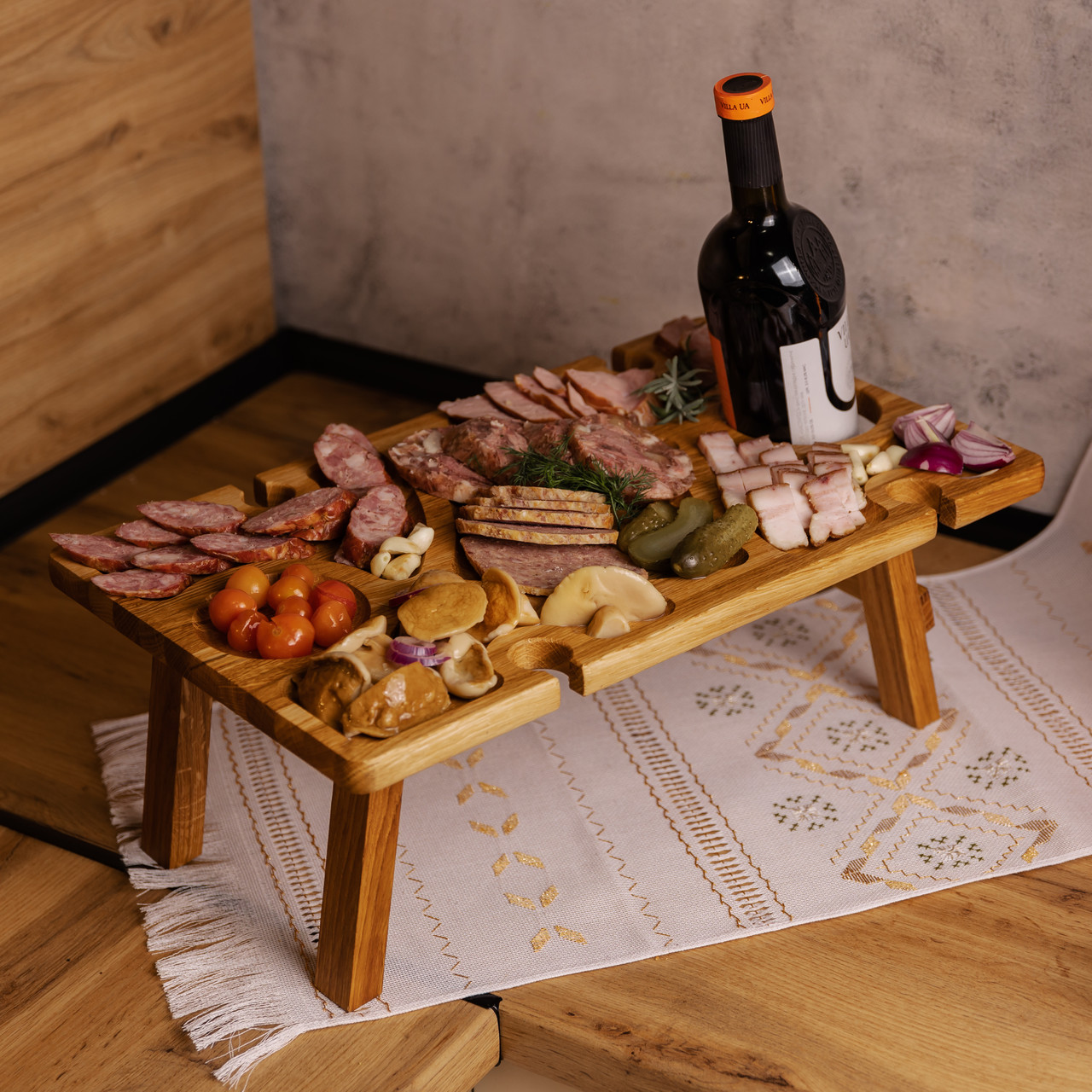 Винний столик-менажниця з дерева 50×30 см прямокутний на ніжках дуб BWS500180