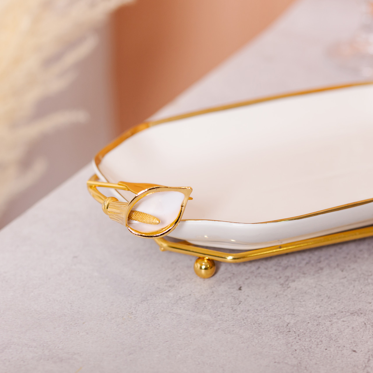 порцелянова фруктовниця на підставці 26×15×3.5 см Біла із золотом HP-7-5