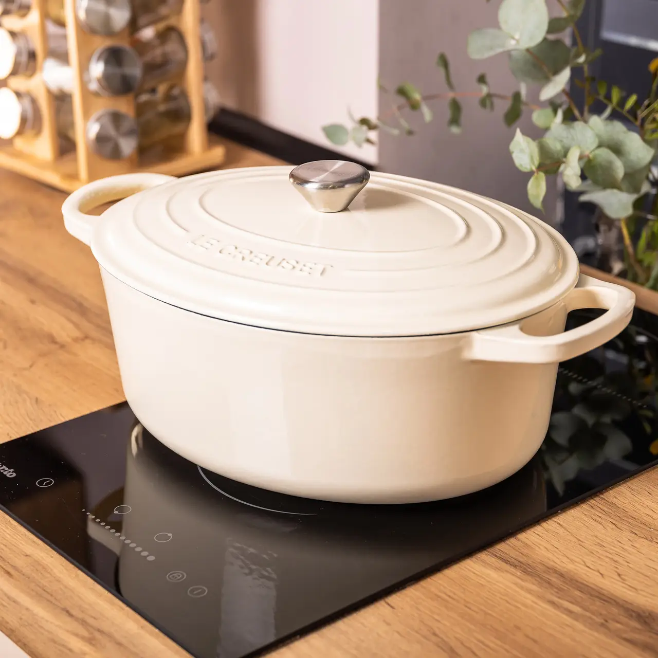 Гусятниця чавунна емальована з кришкою на 6 літрів Ø26 см бежева, каструля для тушкування запікання плита посуд HP-1-10-WHITE